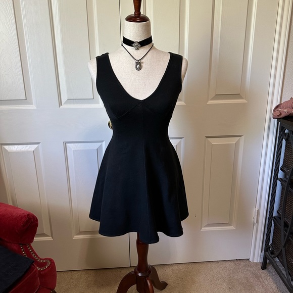 YES Clothing co | Bodycon skater mini dress | Size: small - Picture 5 of 8